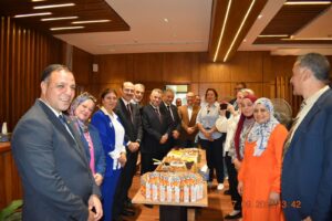 تكريم رئيس جامعة مدينة السادات في ممر شرفى واحتفالية لانتهاء فترة رئاستها