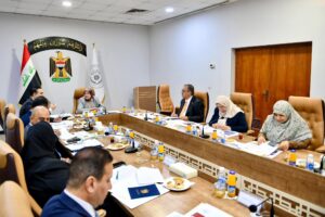 وزير المالية تترأس اجتماعاً دورياً لهيئة الرأي في الوزارة