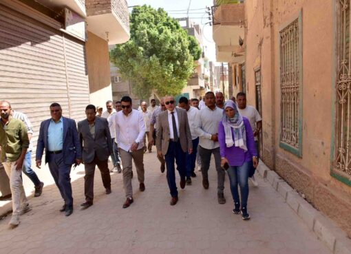 “محافظ الأقصر” يتفقد مشروعات الطرق الجارية بمركز ومدينة أرمنت..بالصور