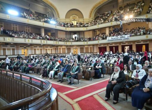 كلية التربية للطفولة المبكرة تحتفل بتخريج دفعة 2025 بقاعة الاحتفالات الكبرى بالجامعة.