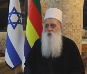 الشيخ موفق طريف ينفي علمه بتهريب أسلحة إسرائيلية إلى السويداء تحت غطاء المساعدات الإنسانية