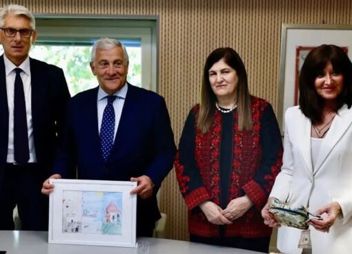 وزير خارجية إيطاليا يؤكد لنظيرته الفلسطينية دعم بلاده لحل الدولتين