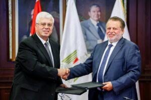 محافظ البنك المركزي المصري ووزير التعليم العالي يوقعان بروتوكولي تعاون لتوفير منح جامعية للطلاب المتفوقين