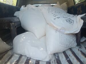 بالصور..ضبط ٦٠٠ كيلو جرام دقيق بلدى خاصة بمستودعات الدقيق