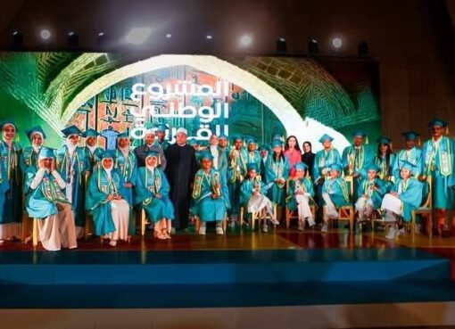 تتويج بهجت صميدة على خميس بلقب المعلم المثقف وحصول الطالبة آيه أمير  على المركز الثانى