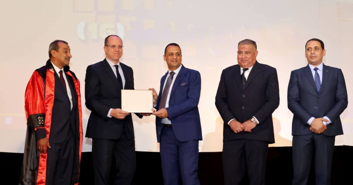 السكرتير العام لمحافظة الإسماعيلية يشهد حفل تخرج الدفعة الـ ١٦ للمعهد العالي للسياحة والفنادق "إيجوث"