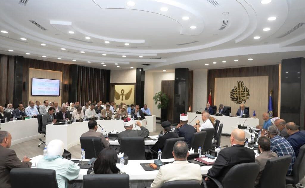 محافظ أسوان: الإزالة الفورية لأى تعديات يتم رصدها عبر منظومة المتغيرات المكانية وخاصة المستحدثة منها