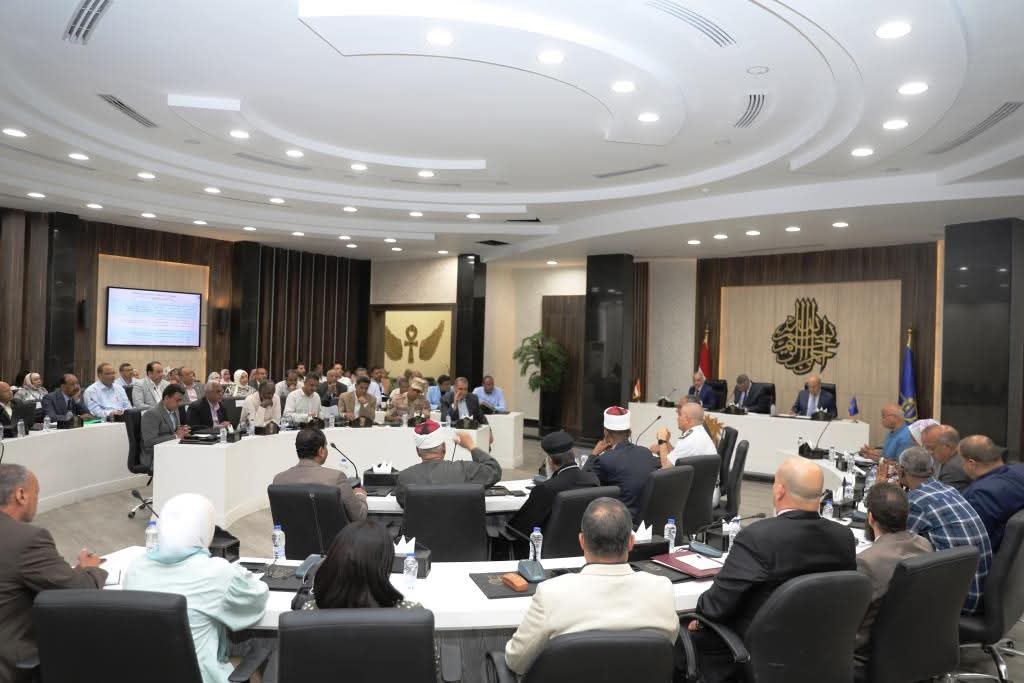 محافظ أسوان: الإزالة الفورية لأى تعديات يتم رصدها عبر منظومة المتغيرات المكانية وخاصة المستحدثة منها