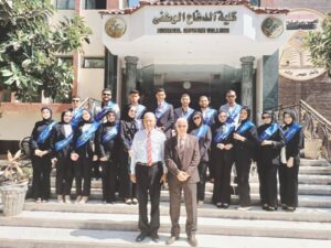 وفد طلابي من جامعة دمنهور يشارك في فعاليات الدورة التدريبية ٣٣ في مجال”الأزمات والتفاوض”