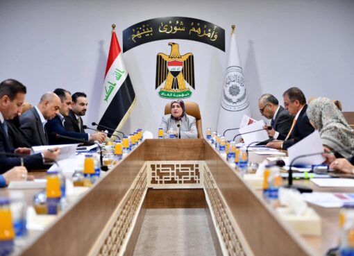 وزير المالية تترأس اجتماعاً دورياً لهيئة الرأي في الوزارة