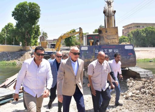 “محافظ الأقصر” يتفقد أعمال تطوير البنية التحتية بمركز إسنا ويؤكد: “جئت لحل مشكلات أهالي إسنا”..بالصور