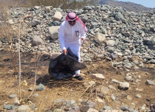 بيئة الكامل تطلق مبادرة لتنظيف مياه العيون من المخلفات