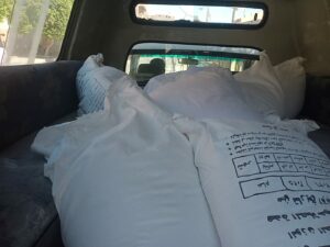 بالصور..ضبط ٦٠٠ كيلو جرام دقيق بلدى خاصة بمستودعات الدقيق داخل مطحن غلال بأحدى قرى إسنا بالاقصر