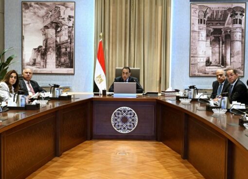 رئيس الوزراء يتابع تطبيق ضوابط ومعايير تنظيم الإعلانات على الطرق العامة والمحاور رئيس الوزراء يتابع تطبيق ضوابط ومعايير تنظيم الإعلانات على الطرق العامة والمحاور