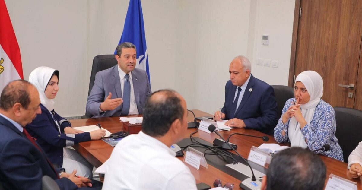 محافظ دمياط يرأس اجتماعًا لمناقشة ملف الهوية البصرية للمحافظة 