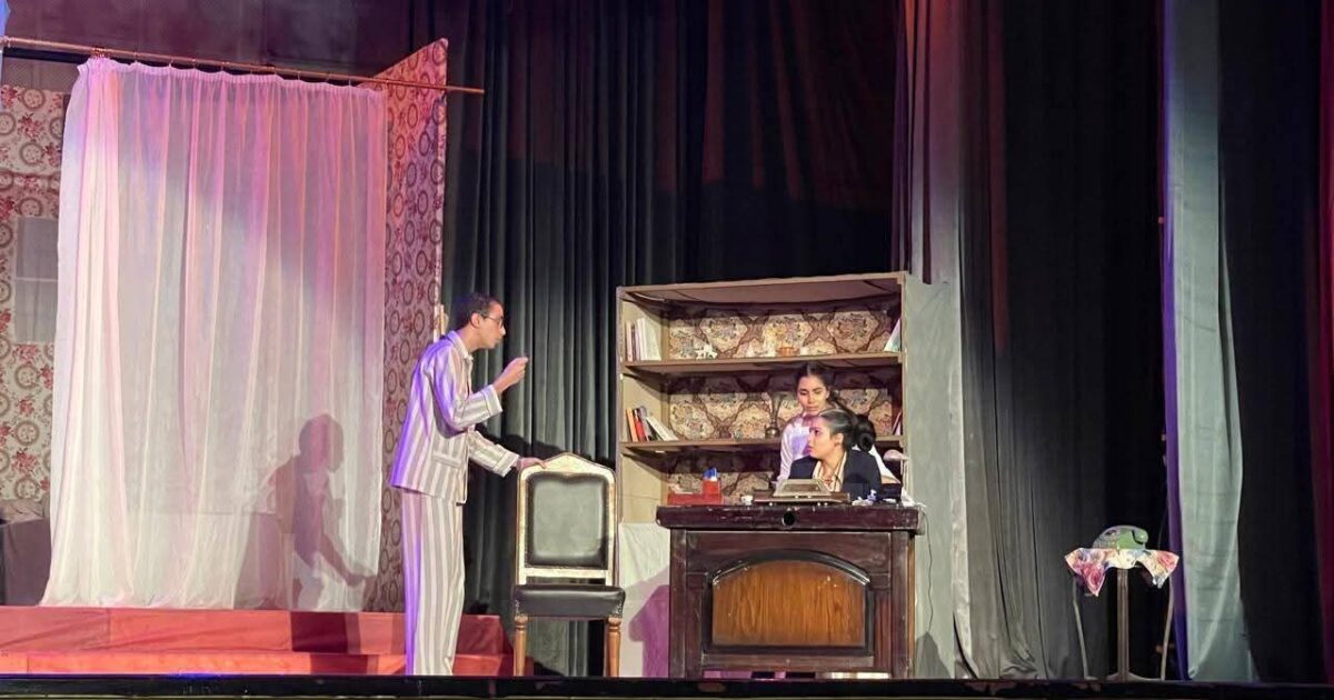 تنظيم عرض مسرحي لطلاب كلية الإعلام بجامعة بني سويف