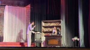 تنظيم عرض مسرحي لطلاب كلية الإعلام بجامعة بني سويف