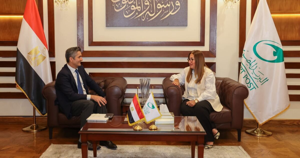 رئيسة البريدالمصري تبحث مع وفد من شركة "فيزا" العالمية سبل التعاون المشترك