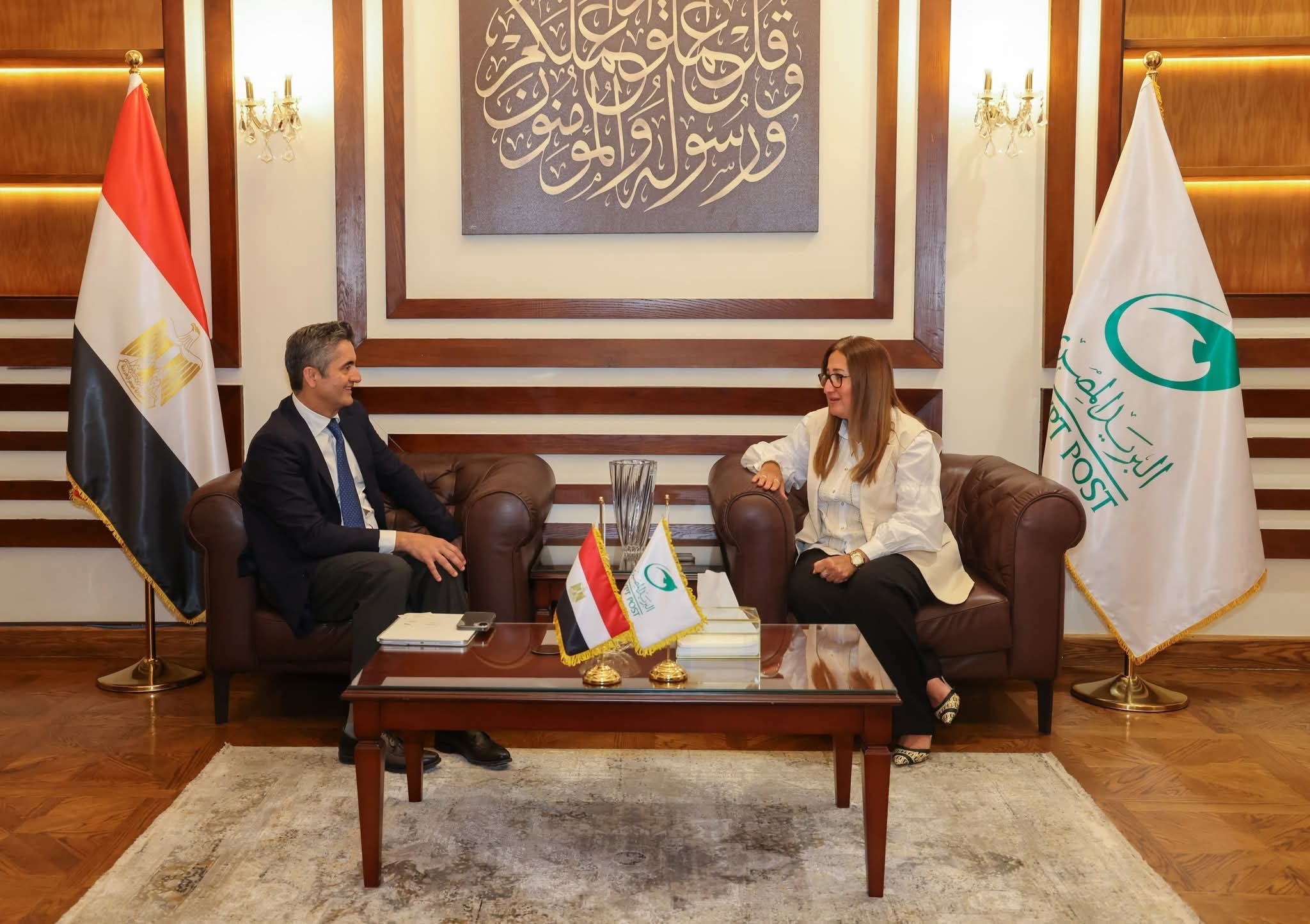رئيسة البريدالمصري تبحث مع وفد من شركة "فيزا" العالمية سبل التعاون المشترك