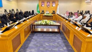 تعليم الطائف يناقش سبل التوسع في الحضانات ويطلق برنامج الزيارات المدرسية