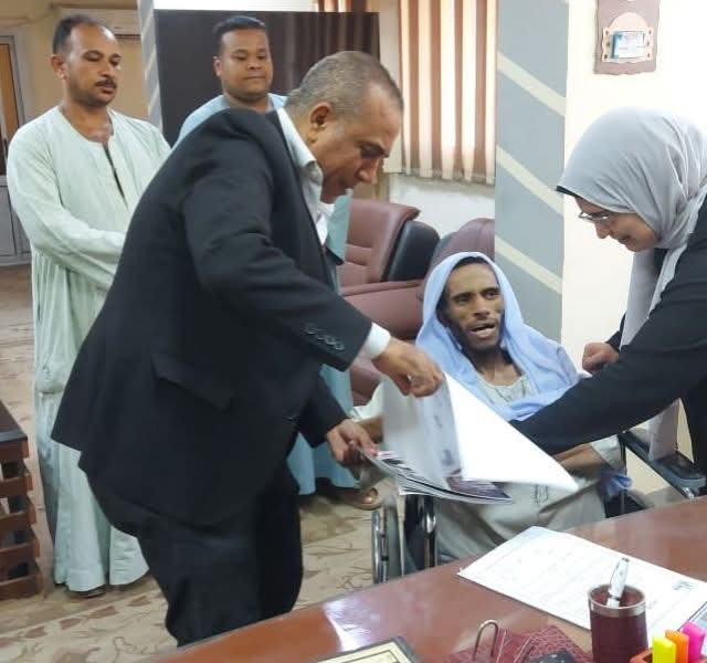 استجابة سريعة.. "علاء" ابن شطورة يوقع عقد عمل بجامعة ميريت برعاية محافظ سوهاج