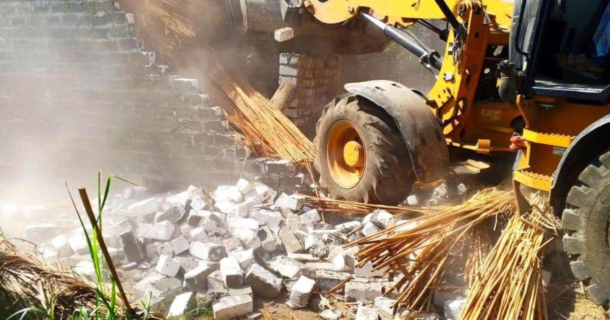 سوهاج تقتلع 6062 تعدياً ضمن موجة فرض القانون