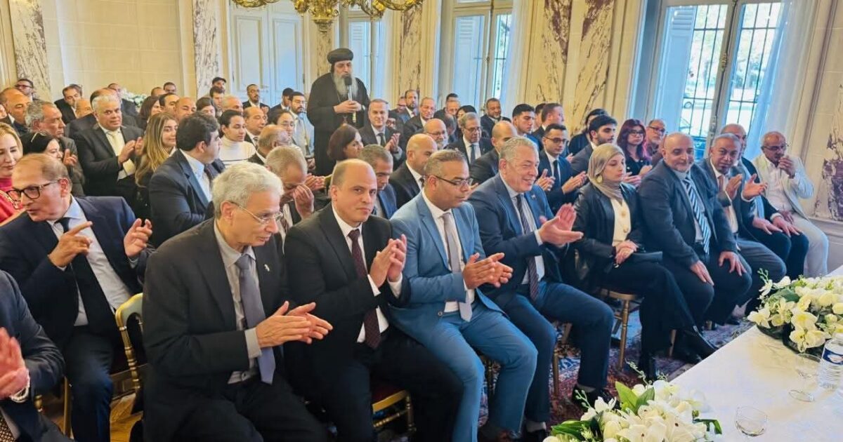 وزير الخارجية والهجرة يلتقى بأعضاء الجالية المصرية فى باريس