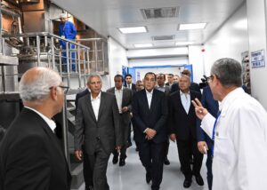 رئيس الوزراء يفتتح مصنع “إنتاج الخامات الدوائية” ومصنع “المطهرات”