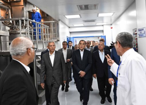 رئيس الوزراء يفتتح مصنع “إنتاج الخامات الدوائية” ومصنع “المطهرات”