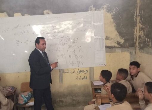 مدير تعليم طامية يشارك تلاميذ البحاروة الابتدائية شرح درس رياضيات: “الطالب محور العملية التعليمية” مدير تعليم طامية يشارك تلاميذ البحاروة الابتدائية شرح درس رياضيات: "الطالب محور العملية التعليمية"