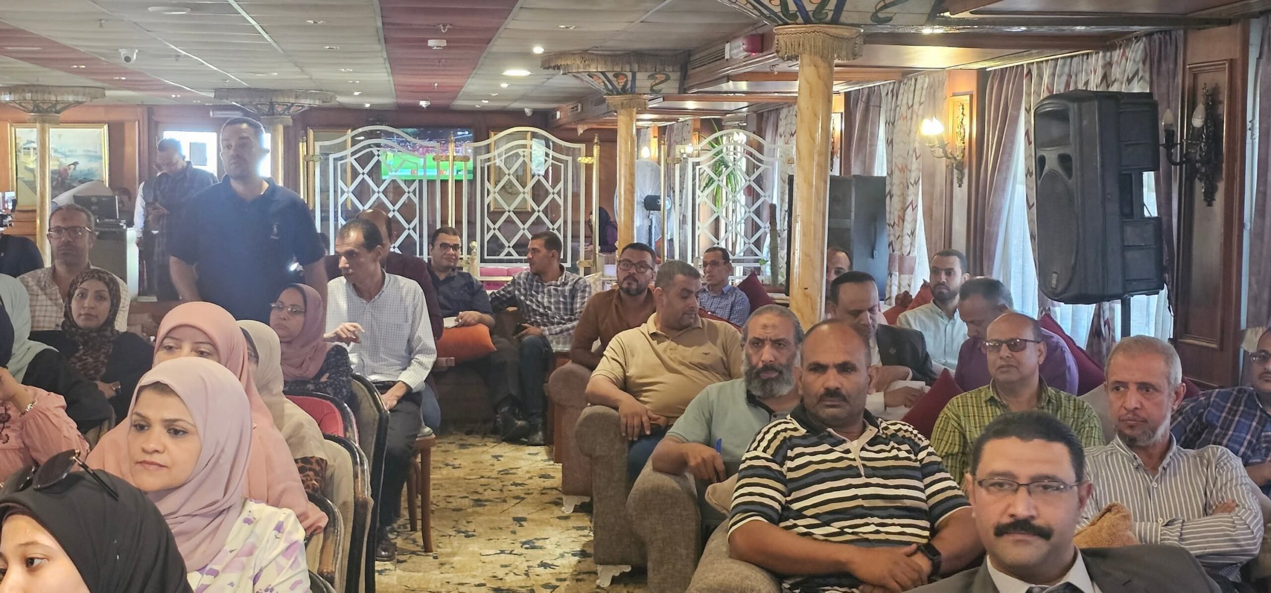 رجل الدولة الرقمي والتكنولوجيا الداعمة في إدارة الأزمات وصناعة القرار