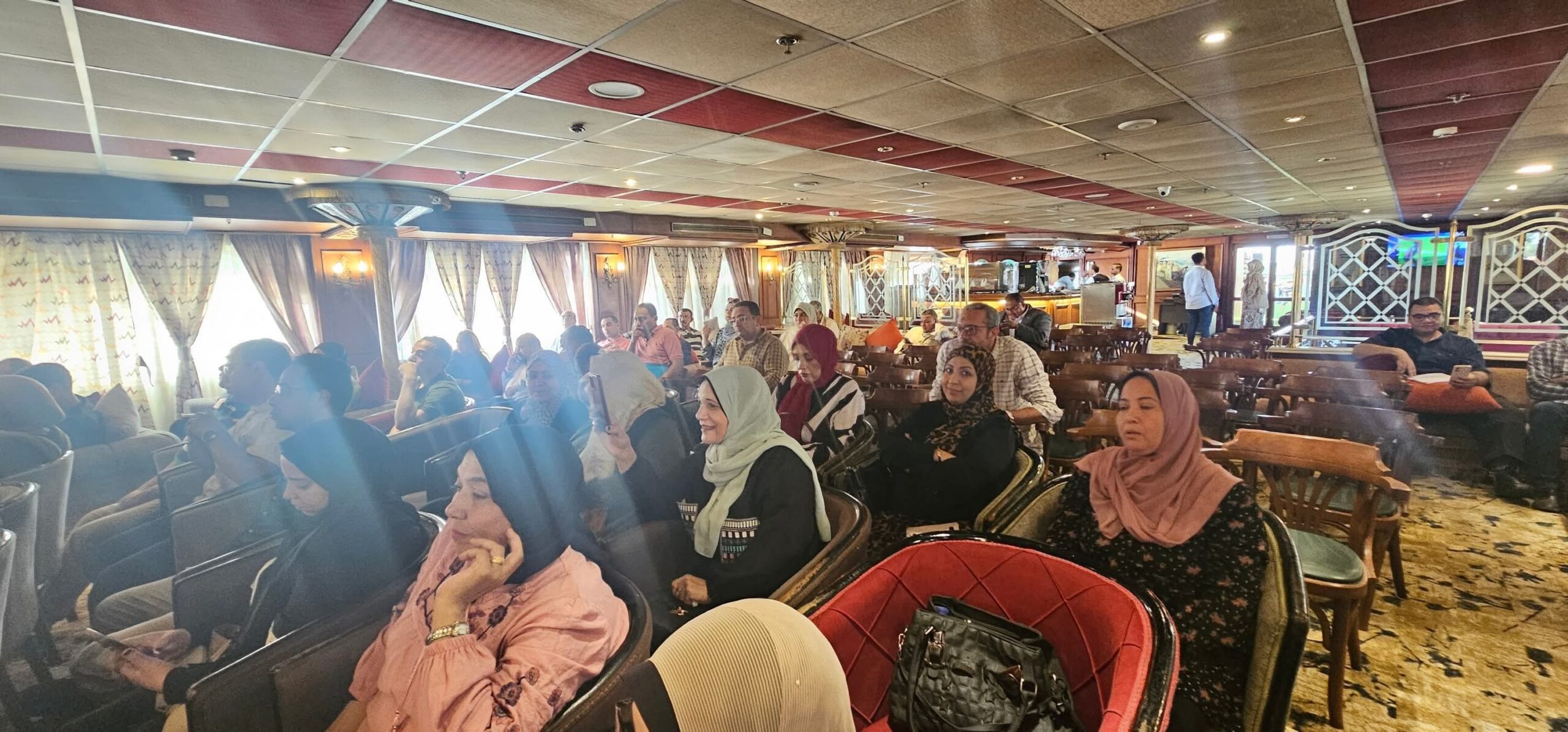 رجل الدولة الرقمي والتكنولوجيا الداعمة في إدارة الأزمات وصناعة القرار