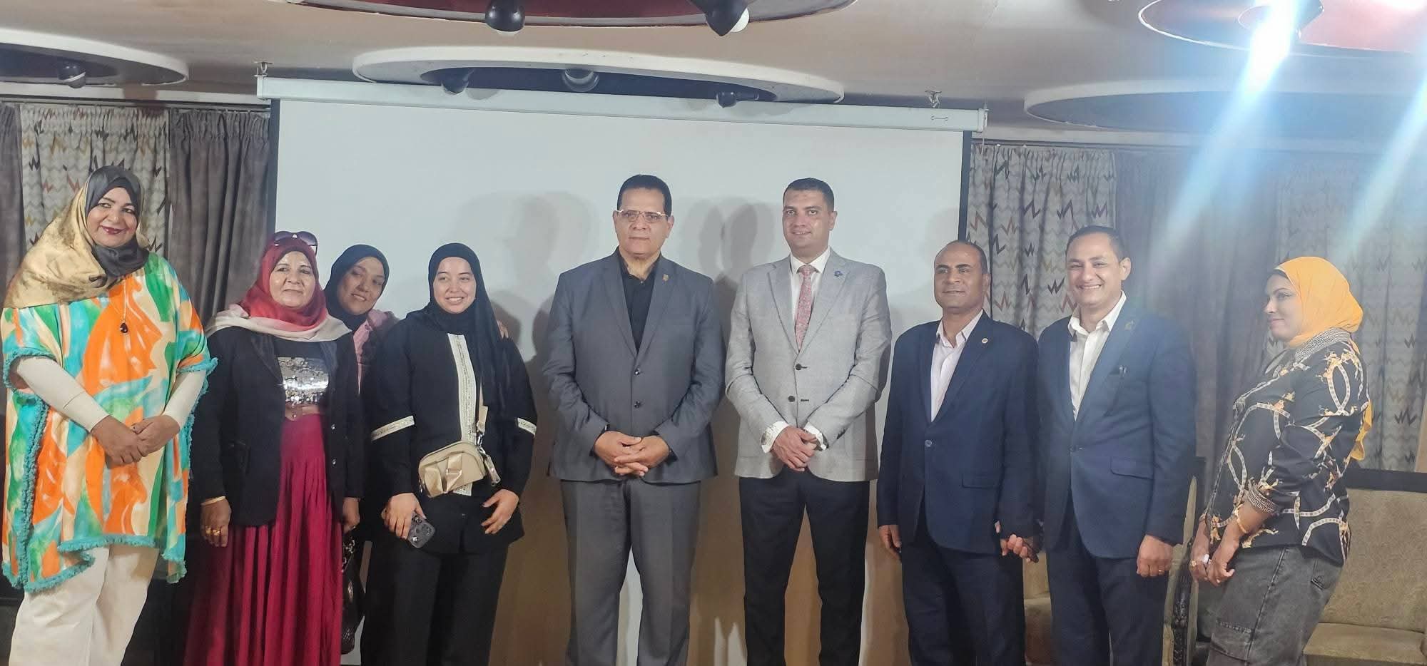 رجل الدولة الرقمي والتكنولوجيا الداعمة في إدارة الأزمات وصناعة القرار