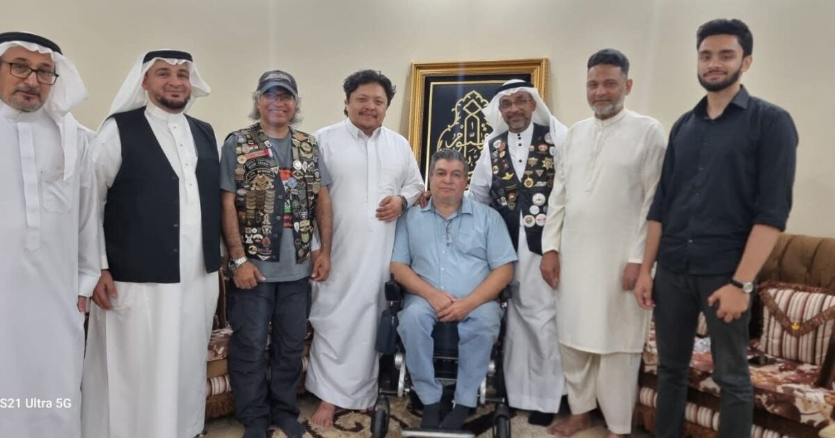الرحالة الهندي وزوجته الرحالة السعودية يحطان رحلاهما بمكة المكرمة