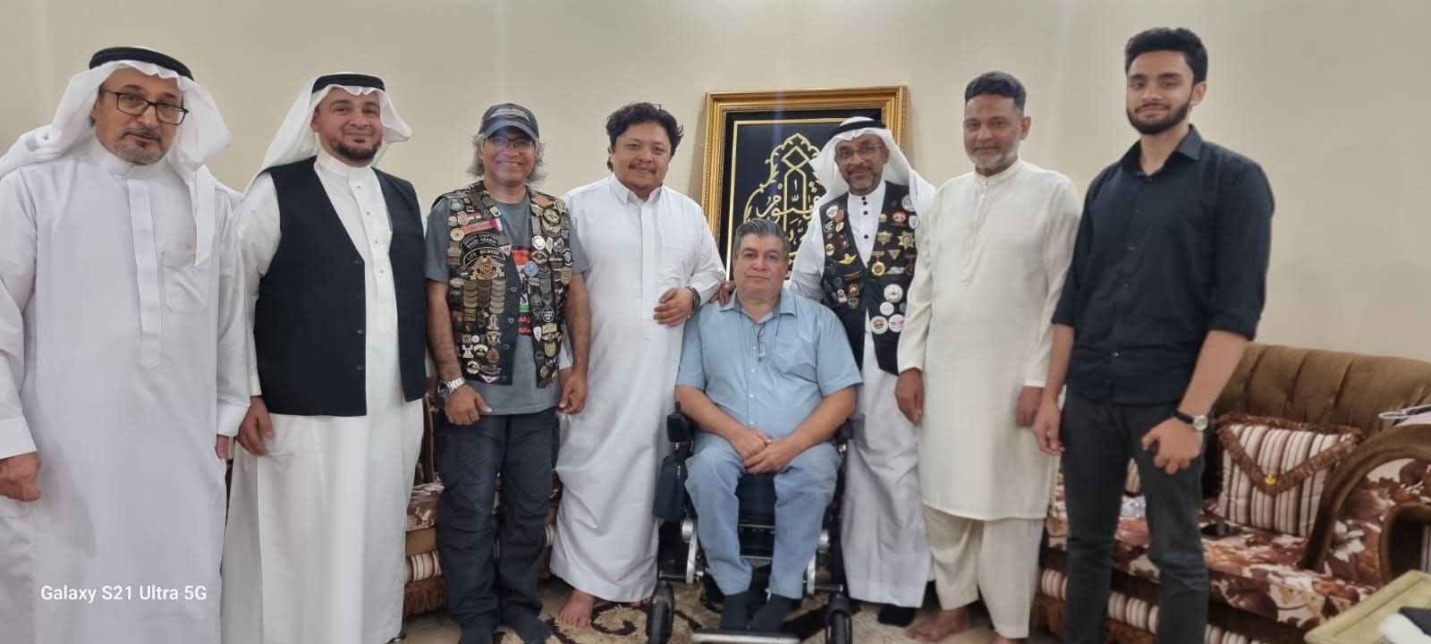الرحالة الهندي وزوجته الرحالة السعودية يحطان رحلاهما بمكة المكرمة