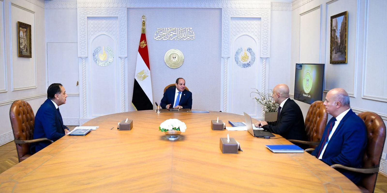 الرئيس السيسى يجتمع برئيس الوزراء ووزير التربية والتعليم