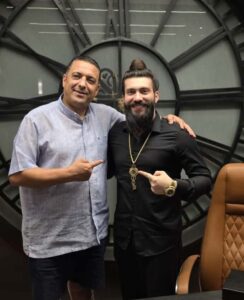 عندما تجتمع الدبلوماسية بالإبداع … السفير شاهر نور الدين يلتقي بالساحر كريس المصري