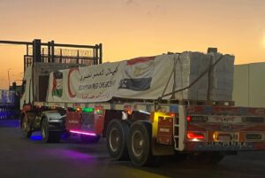 الهلال الأحمر المصري يدفع نحو 3450 طنًا من المساعدات العاجلة عبر قافلة «زاد العزة» الـ47 إلى غزة