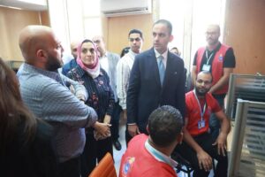 نائب وزير الصحة والسكان يتفقد غرفة الخط الساخن (137) بالإسكندرية ويوجه بتعزيز العمل