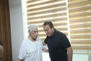 وزير الصحة يطمئن على الكابتن حسن شحاتة بتكليف رئاسي