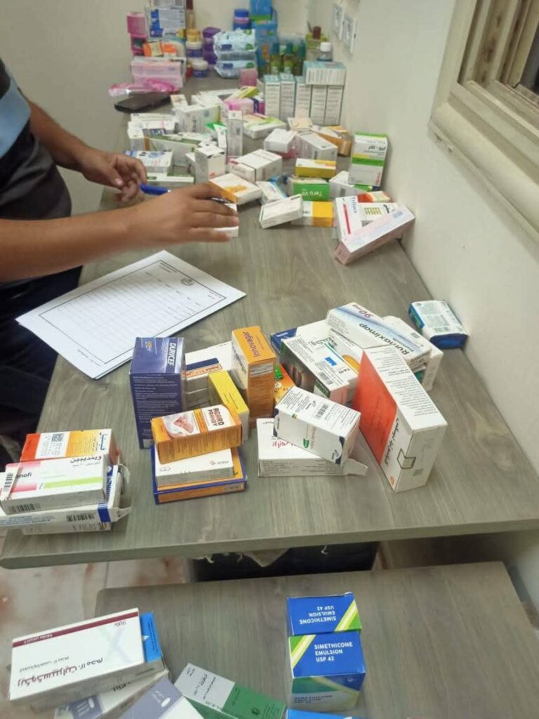 محافظ أسيوط: ضبط مخزن أدوية غير مرخص يحتوي على عقاقير مخدرة وسجائر مجهولة المصدر بالغنايم
