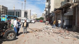 جولة تفقدية لرئيس مدينة دمنهور لمتابعة أعمال إزالة المباني الآيلة للسقوط بمنطقتي المحطة وعرابيي