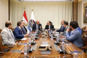 وزير قطاع الأعمال يستقبل محافظ القليوبية لبحث تعزيز التعاون وتحقيق تنمية مستدامة.