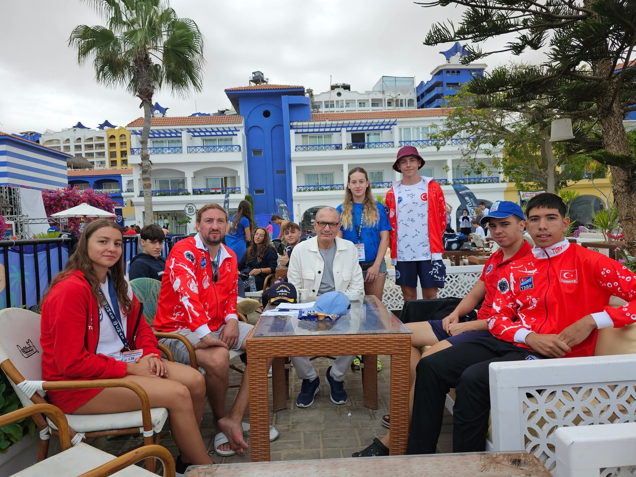 سفير تركيا يهنئ السباحين الأتراك المشاركين ببطولة العالم بالبليت المائية المفتوحة 2025 بالعلمين