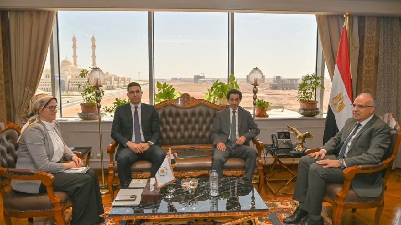 وزيرالري يبحث تعزيز التعاون مع منظمة التعاون الإسلامي في مجال إدارة المياه