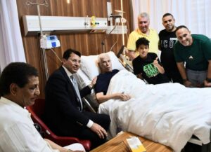 وزير الرياضة يطمئن على الحالة الصحية للكابتن حسن شحاته