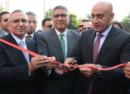 مدرسة تُفتتح بالأضواء والاحتفالات… لكن بلا كهرباء! مدرسة تُفتتح بالأضواء والاحتفالات... لكن بلا كهرباء!