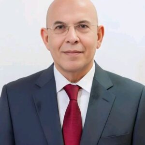 الشعر قط لا يحتاج للإطراق