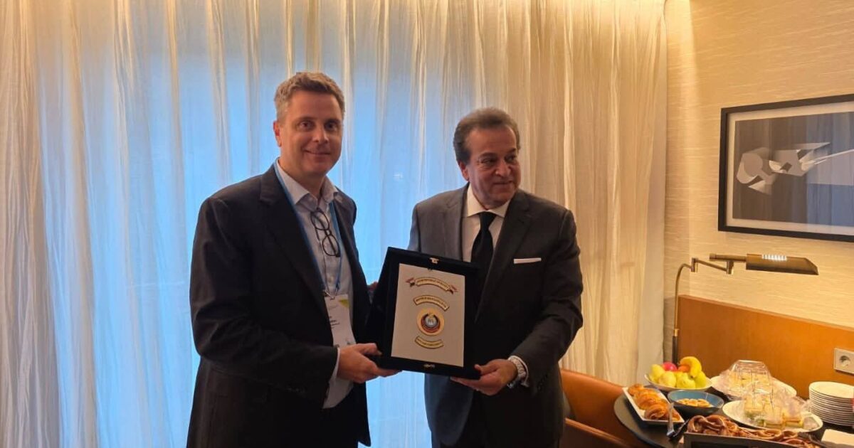 مصر تعزّز شراكتها العالمية في برلين.. تعاون صحي جديد بين «الصحة» وشركة «روش» لدعم الابتكار الدوائي والتحول الرقمي