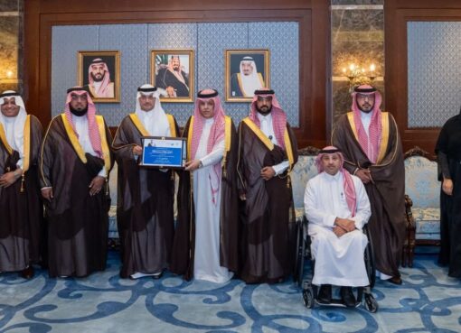 محافظ الأحساء يدشّن مشروع “أثر” للمسؤولية الاجتماعية للشركات محافظ الأحساء يدشّن مشروع "أثر" للمسؤولية الاجتماعية للشركات